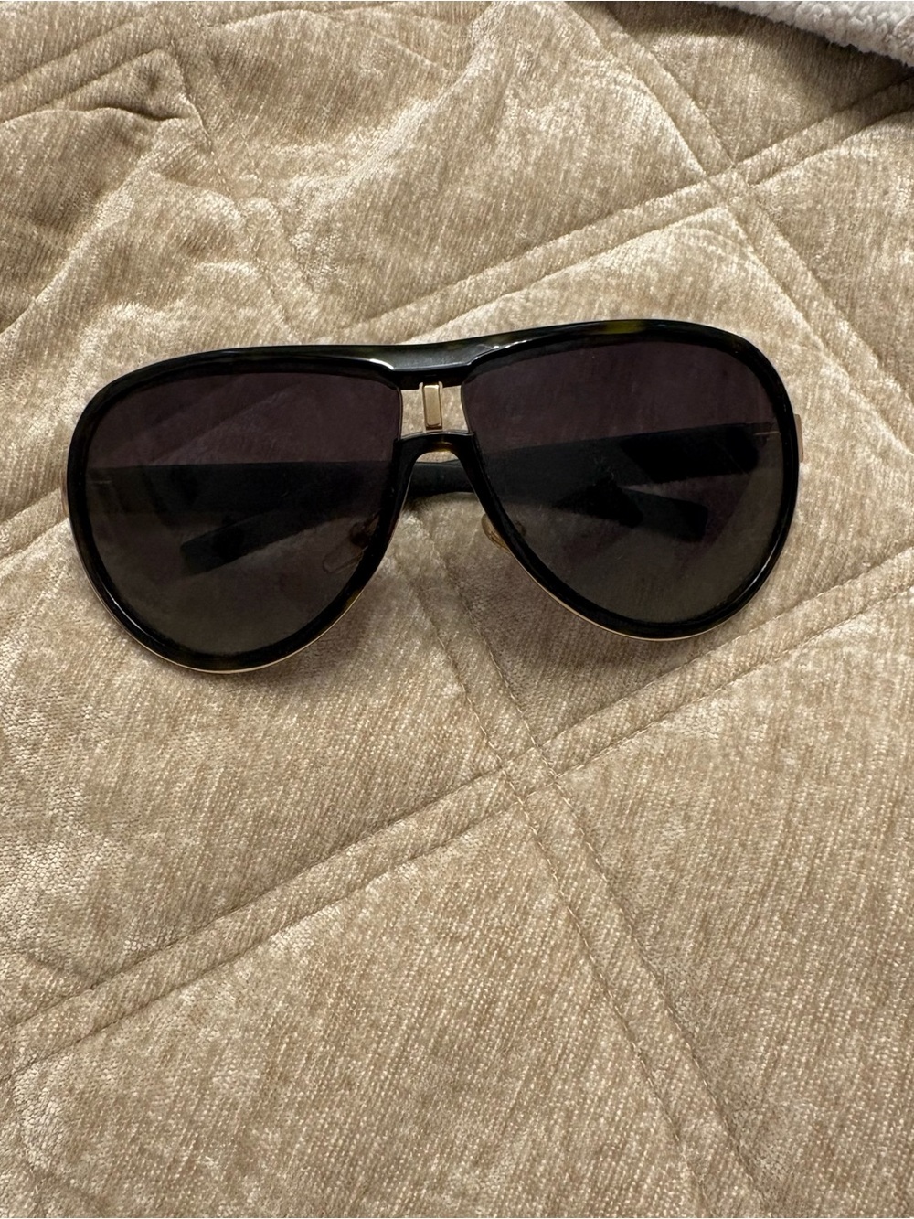 Gucci Black Aviator Sunglasses with Gold Bridge Accent